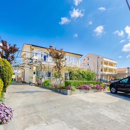 Apartments Mijatovic โลปาร์ ภายนอก รูปภาพ