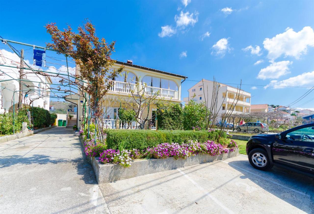 Apartments Mijatovic โลปาร์ ภายนอก รูปภาพ
