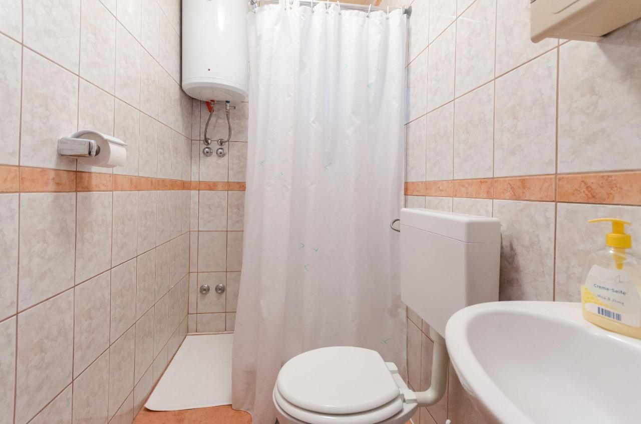 Apartments Mijatovic โลปาร์ ภายนอก รูปภาพ