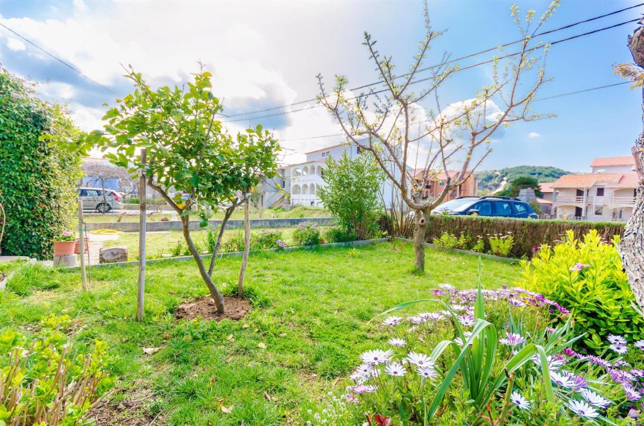 Apartments Mijatovic โลปาร์ ภายนอก รูปภาพ