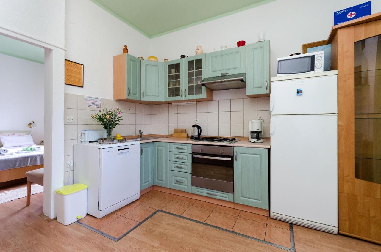 Apartments Mijatovic โลปาร์ ภายนอก รูปภาพ