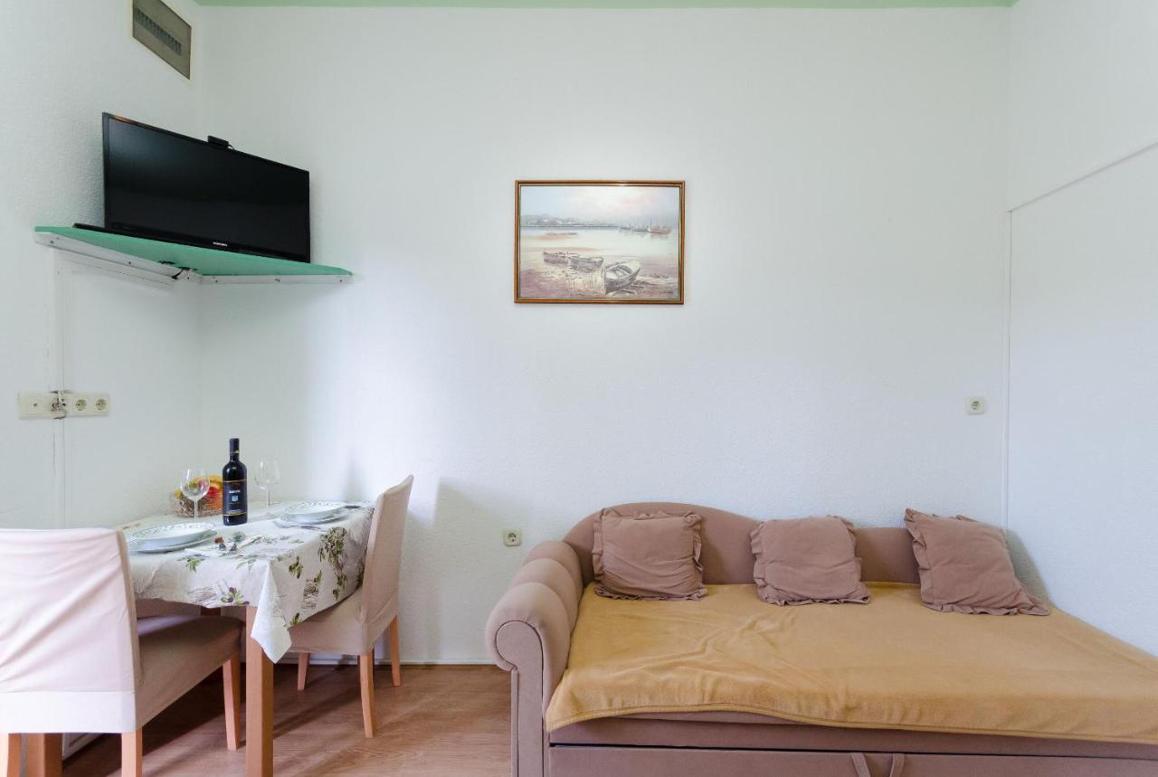 Apartments Mijatovic โลปาร์ ภายนอก รูปภาพ