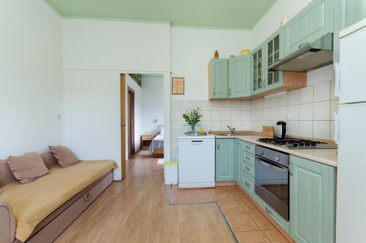 Apartments Mijatovic โลปาร์ ภายนอก รูปภาพ